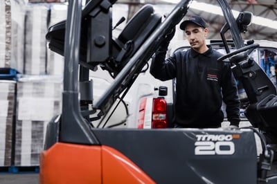 toyota truck servas av tekniker